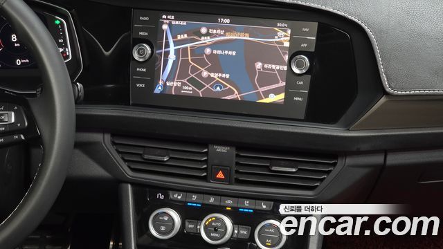 Volkswagen Jetta 2021 — photo 20
