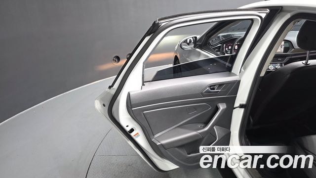 Volkswagen Jetta 2021 — photo 15