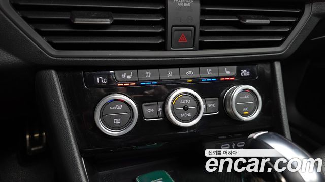 Volkswagen Jetta 2021 — photo 33
