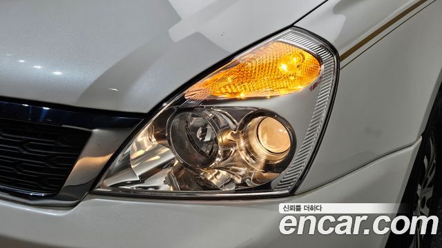 Kia Canival 2012 — photo 8