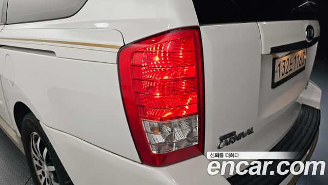 Kia Canival 2012 — photo 9