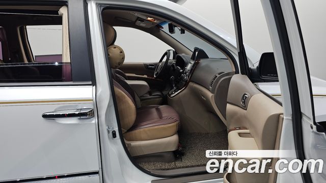 Kia Canival 2012 — photo 16