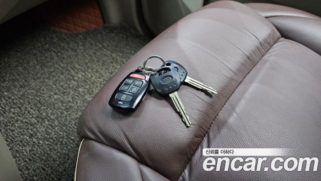 Kia Canival 2012 — photo 27