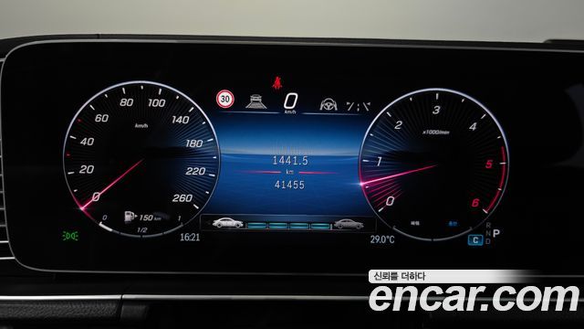 Mercedes-Benz GLE-Class 2023 — photo 11