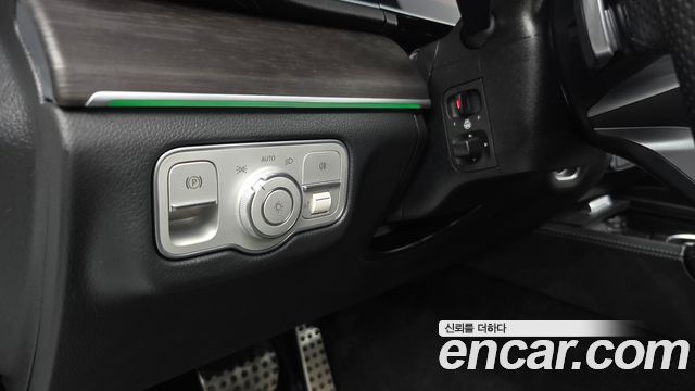 Mercedes-Benz GLE-Class 2023 — photo 28