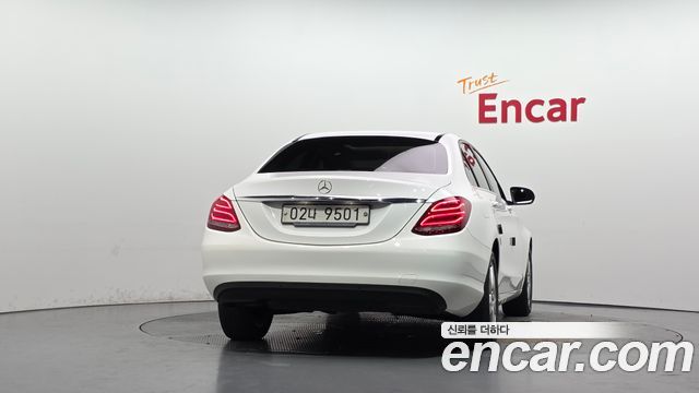 Mercedes-Benz C-Class 2018 — photo 4