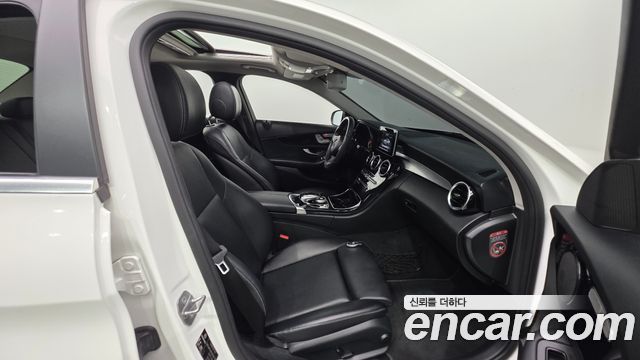Mercedes-Benz C-Class 2018 — photo 10