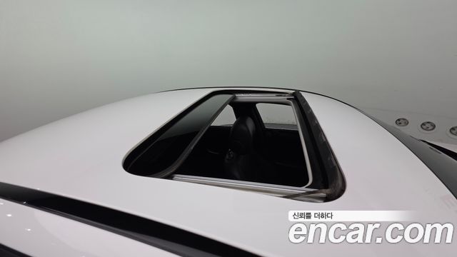 Mercedes-Benz C-Class 2018 — photo 11