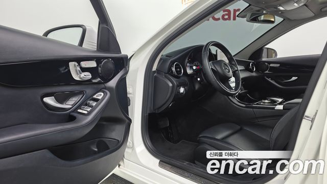 Mercedes-Benz C-Class 2018 — photo 12
