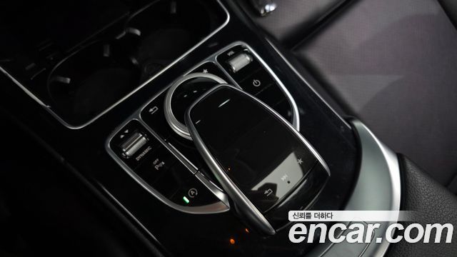 Mercedes-Benz C-Class 2018 — photo 16