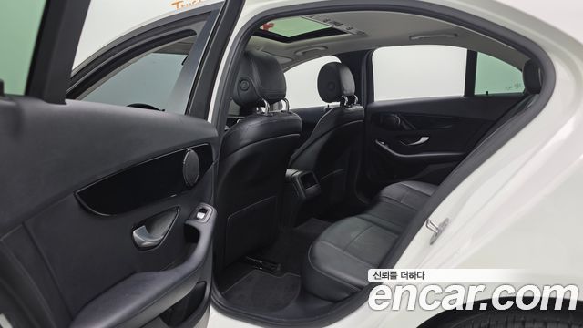 Mercedes-Benz C-Class 2018 — photo 17