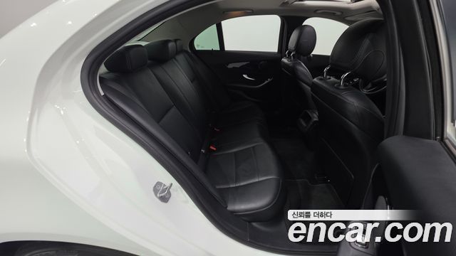 Mercedes-Benz C-Class 2018 — photo 18