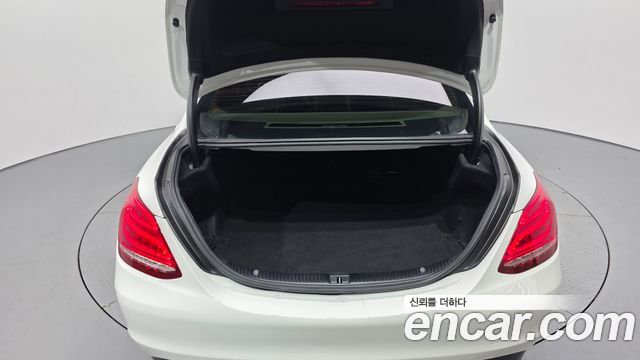 Mercedes-Benz C-Class 2018 — photo 19