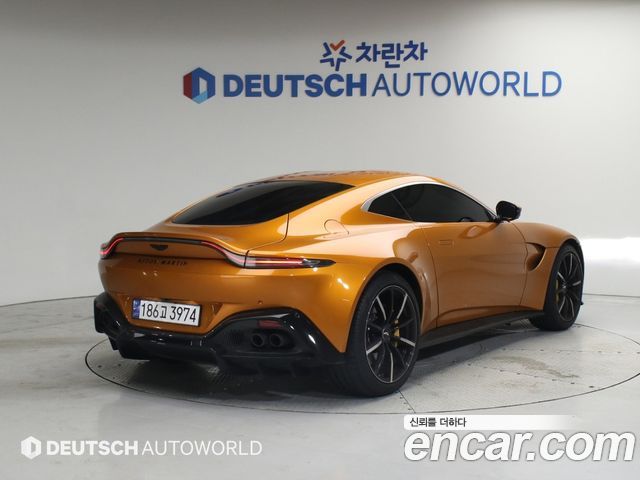 Aston Martin Vantage 2023 — photo 2