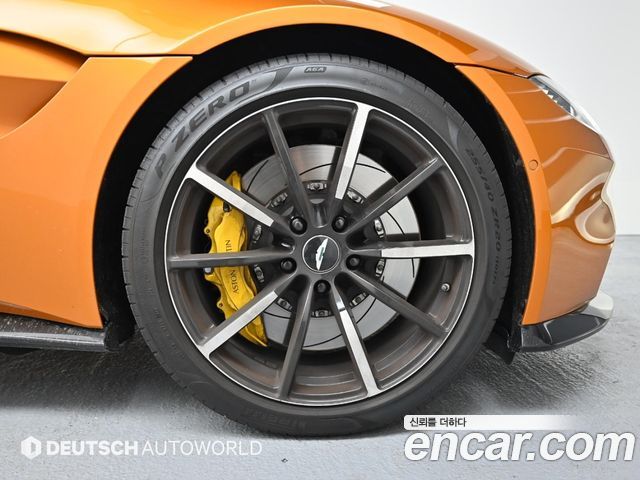 Aston Martin Vantage 2023 — photo 5