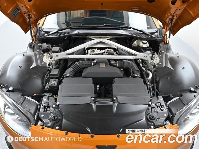 Aston Martin Vantage 2023 — photo 6