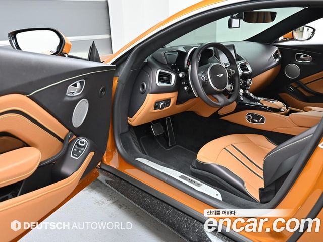 Aston Martin Vantage 2023 — photo 11