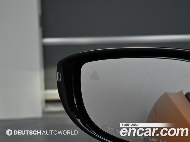 Aston Martin Vantage 2023 — photo 12