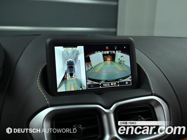 Aston Martin Vantage 2023 — photo 15