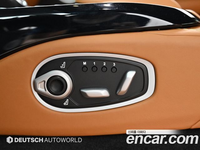 Aston Martin Vantage 2023 — photo 16