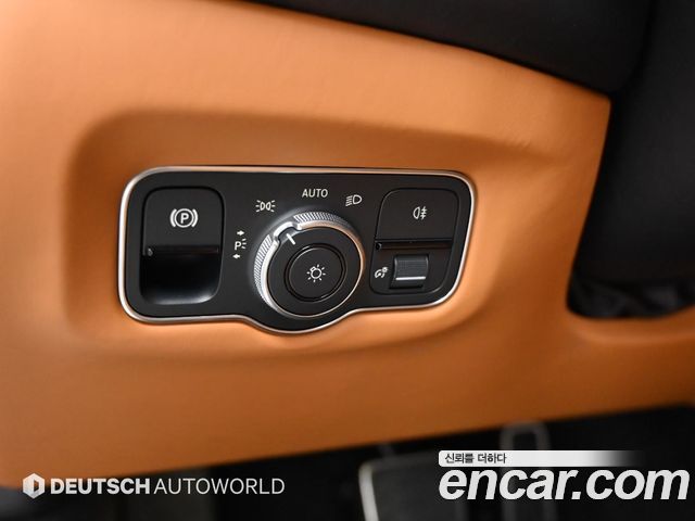Aston Martin Vantage 2023 — photo 19