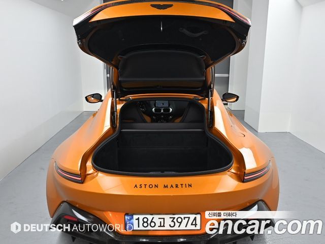Aston Martin Vantage 2023 — photo 20