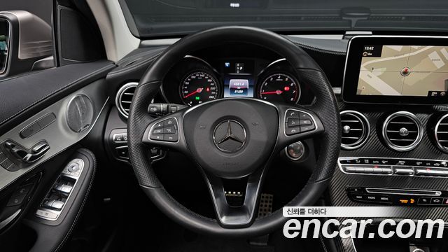 Mercedes-Benz GLC-Class 2019 — photo 19
