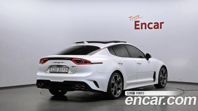 Kia Stinger 2018 — photo 2
