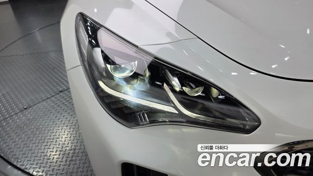 Kia Stinger 2018 — photo 8