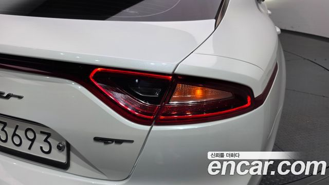 Kia Stinger 2018 — photo 9