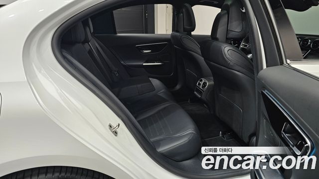 Mercedes-Benz C-Class 2024 — photo 12