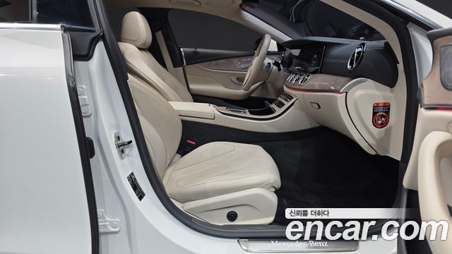 Mercedes-Benz CLS-Class 2023 — photo 16