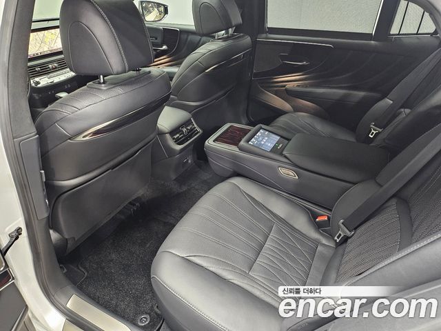 Lexus LS 2023 — photo 9