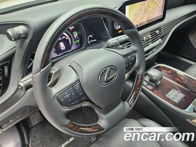 Lexus LS 2023 — photo 10
