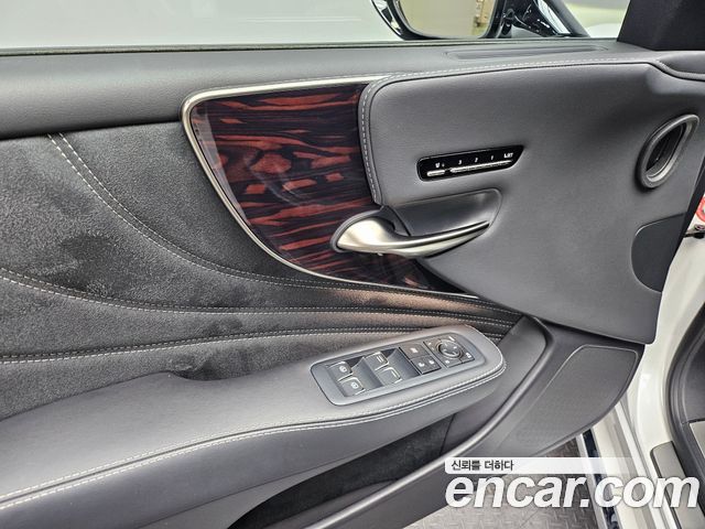 Lexus LS 2023 — photo 14