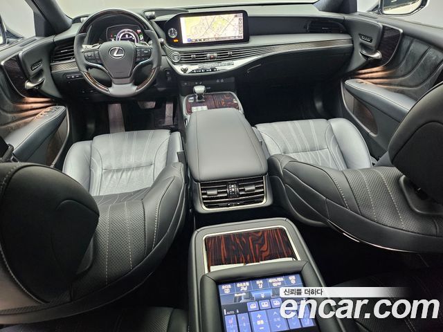 Lexus LS 2023 — photo 17