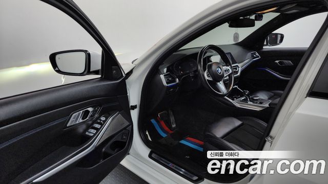 BMW 3-Series 2021 — photo 13