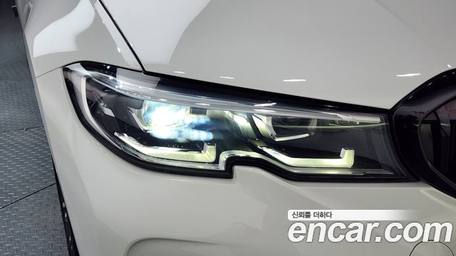 BMW 3-Series 2021 — photo 8