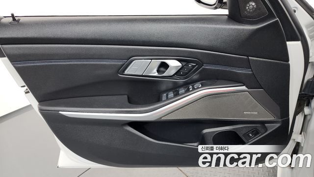 BMW 3-Series 2021 — photo 14