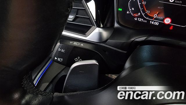 BMW 3-Series 2021 — photo 29