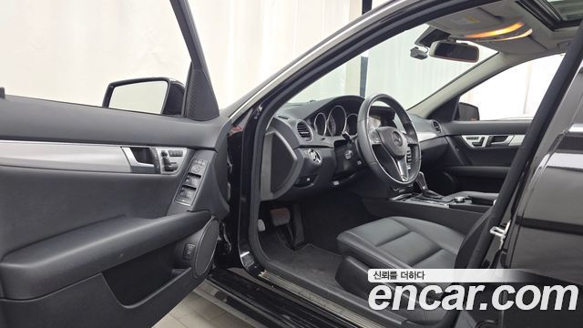 Mercedes-Benz C-Class 2012 — photo 10