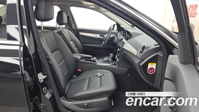 Mercedes-Benz C-Class 2012 — photo 11