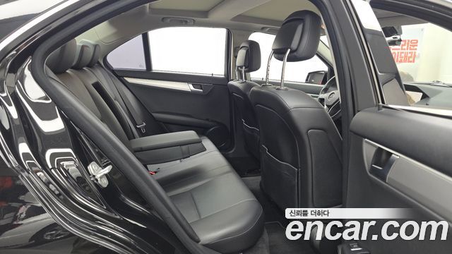 Mercedes-Benz C-Class 2012 — photo 12