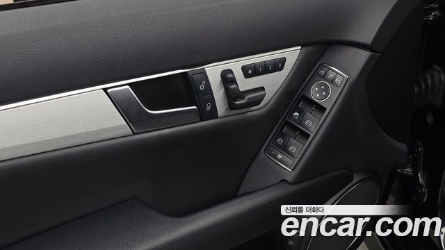Mercedes-Benz C-Class 2012 — photo 16