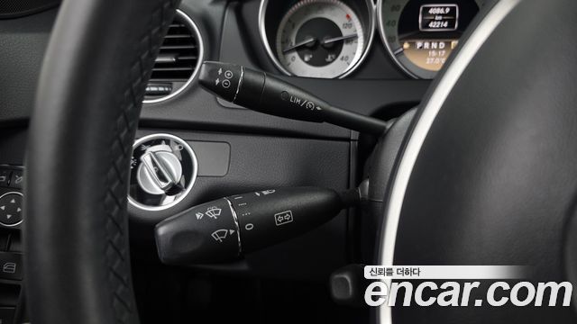 Mercedes-Benz C-Class 2012 — photo 17
