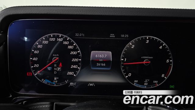 Mercedes-Benz G-Class 2023 — photo 8
