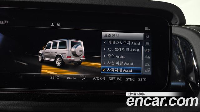 Mercedes-Benz G-Class 2023 — photo 18