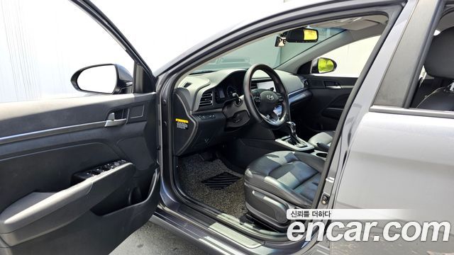 Hyundai AVANTE 2019 — photo 13