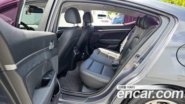 Hyundai AVANTE 2019 — photo 17