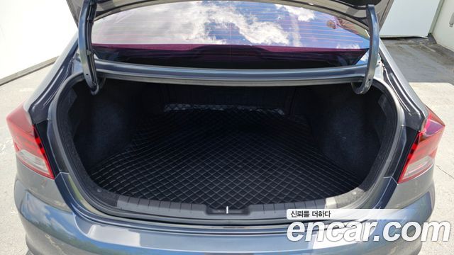 Hyundai AVANTE 2019 — photo 24